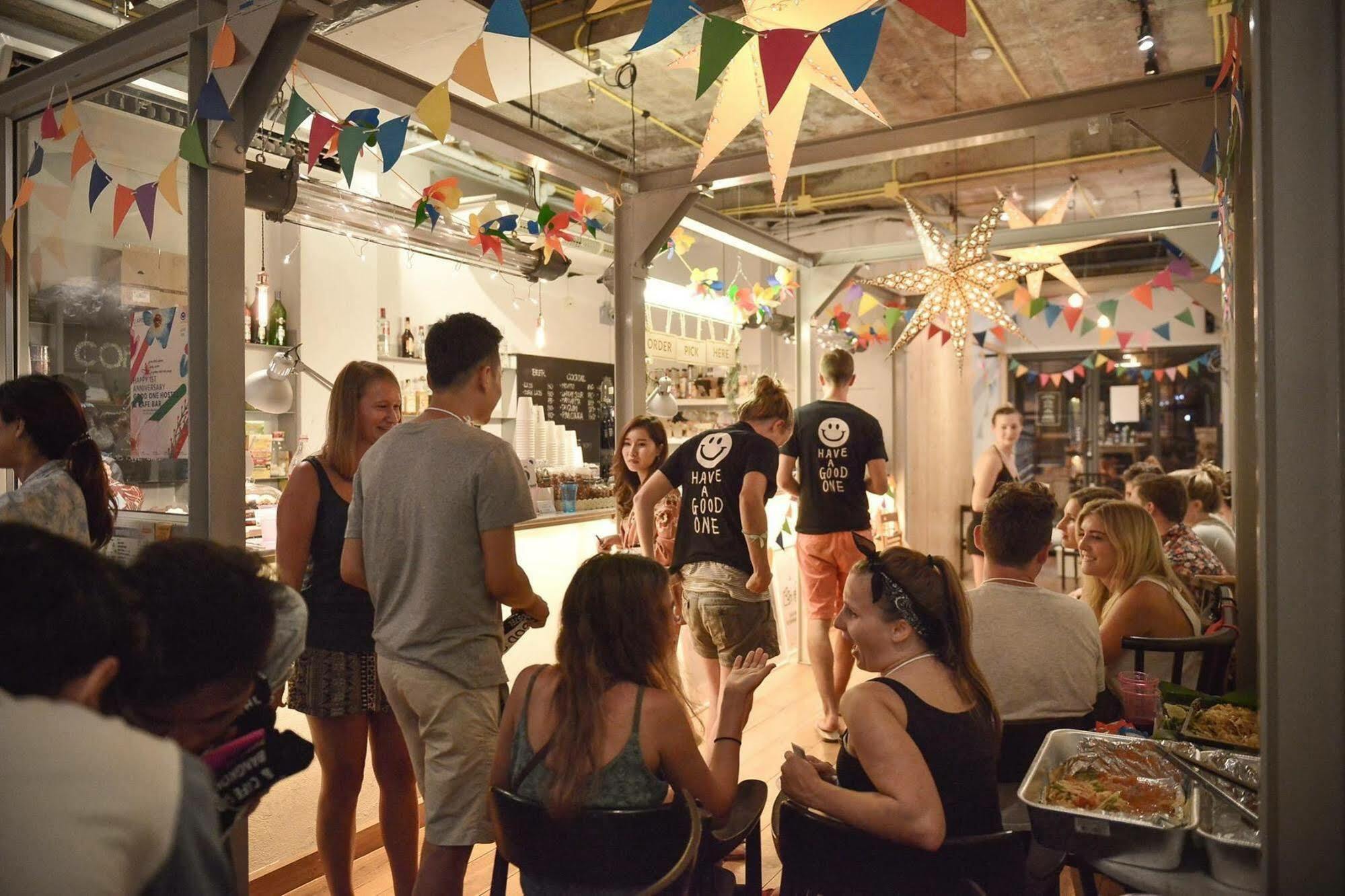 Good One Poshtel & Cafe Bar Hostel Bangkok Exterior foto