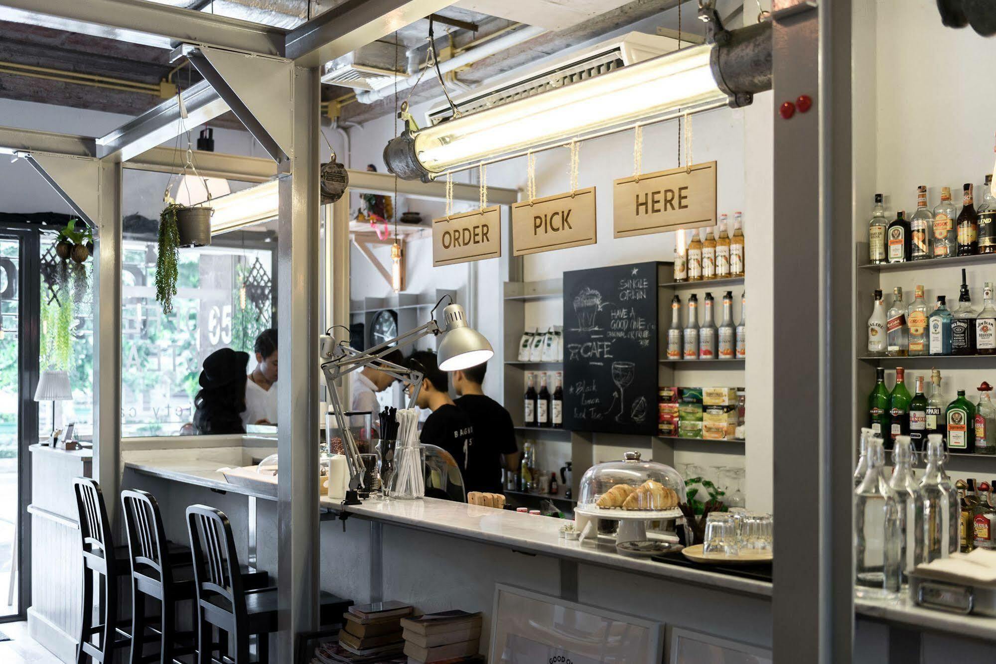 Good One Poshtel & Cafe Bar Hostel Bangkok Exterior foto
